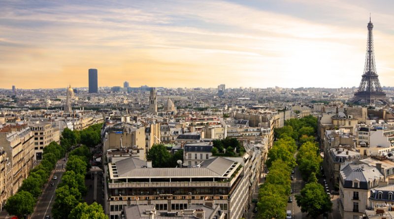 Vue de Paris sur la Tour Eiffel et la tour Montparnasse