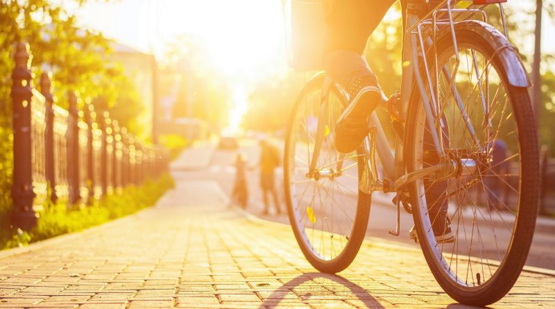 Photo d'un cycliste en ville