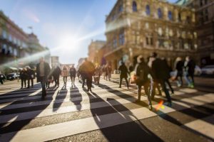 Image de piétons en ville_shutterstock